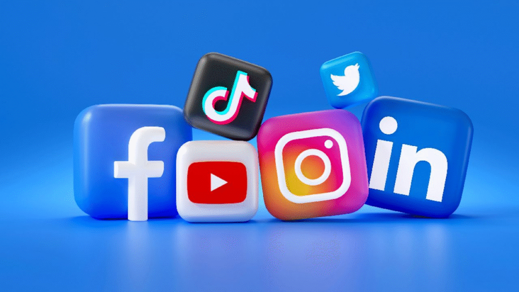 Crew CloudySocial com